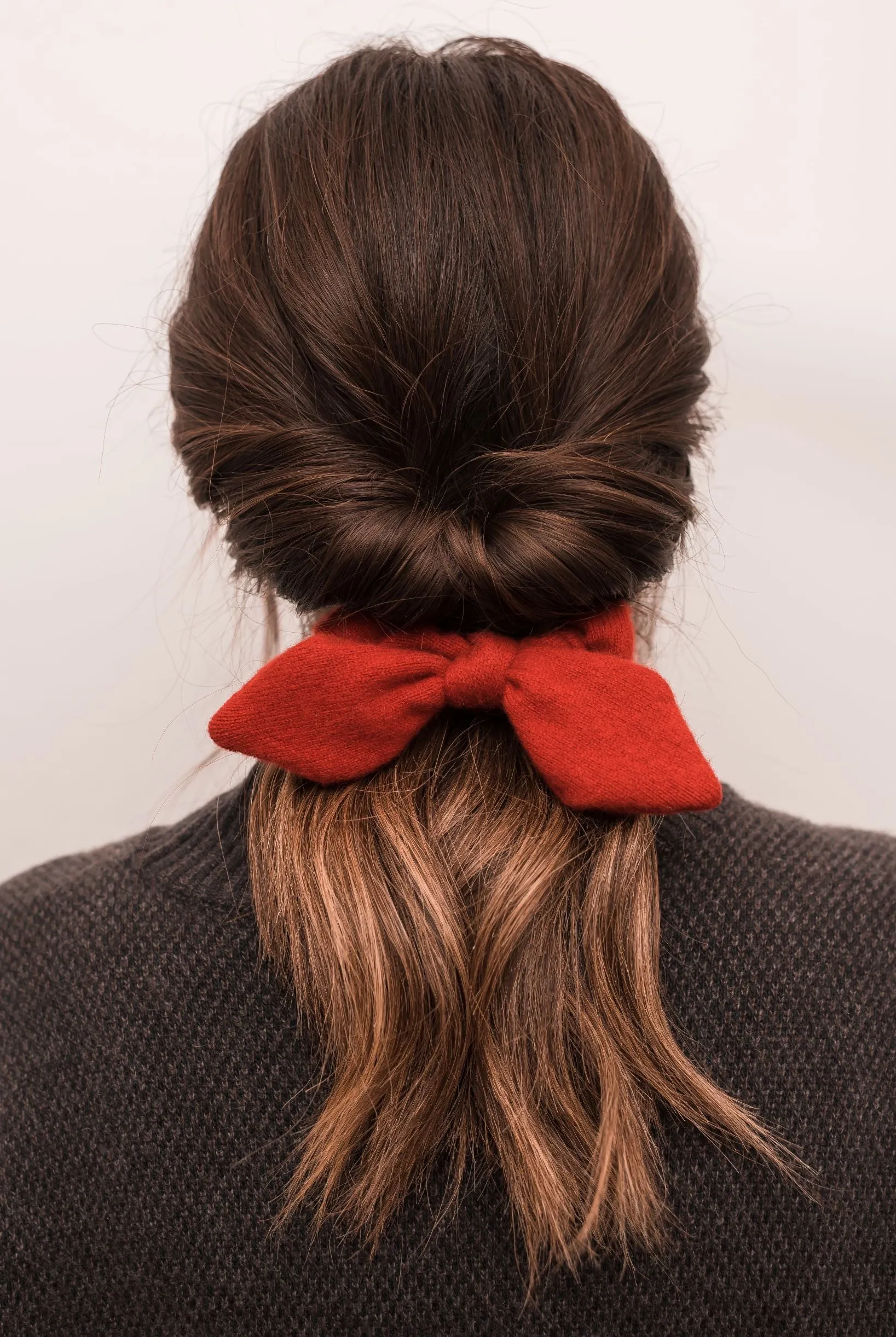 CASHMERE SCRUNCHIE | Daphne