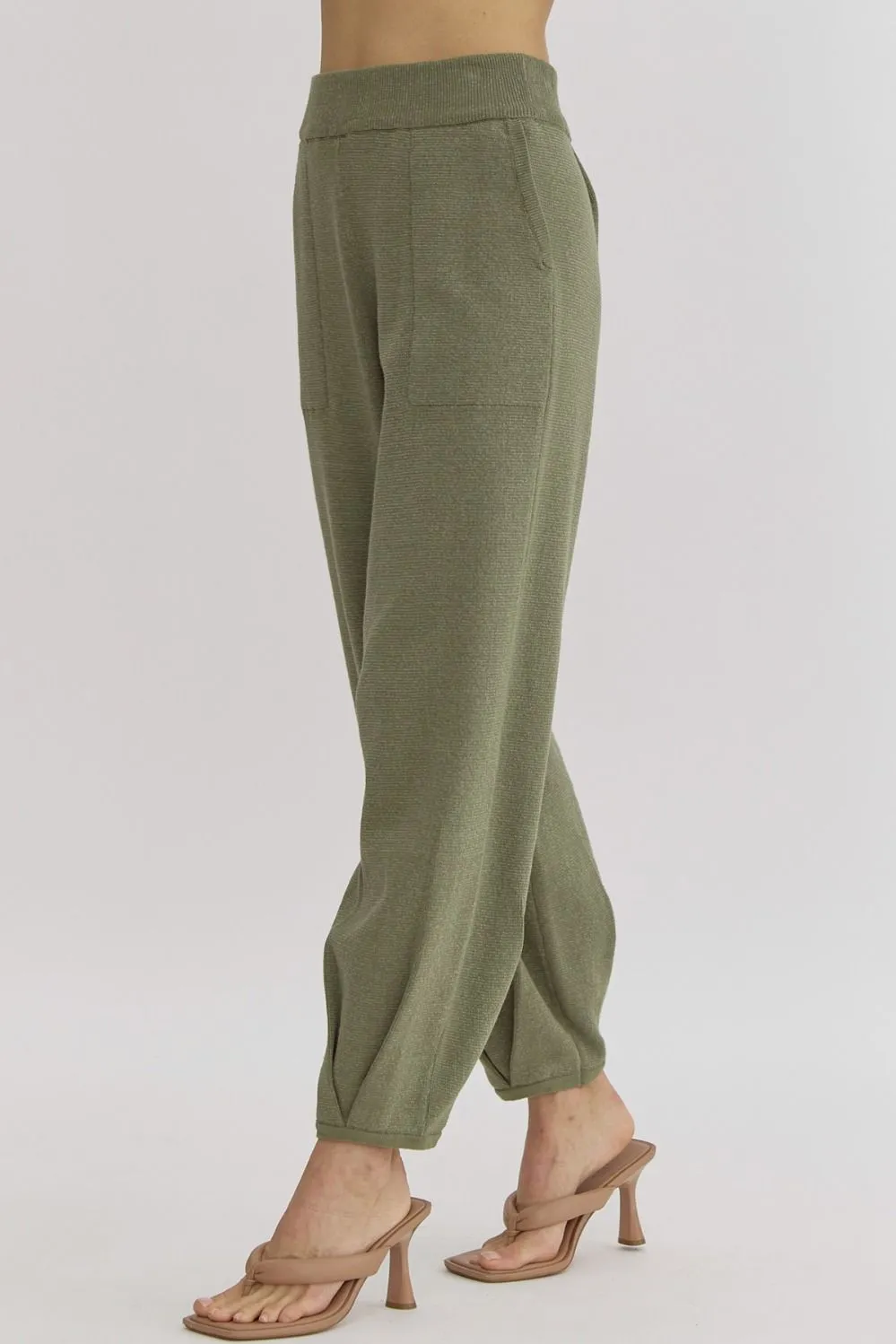 Solid knitted high waisted joggers w/ elastic waist & pockets